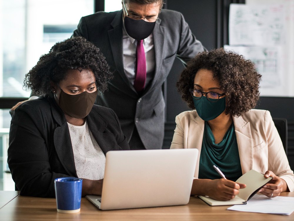 business-new-normal-people-wearing-masks-in-the-office